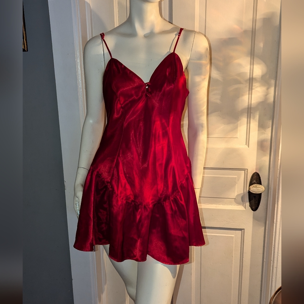 Frederick's Of Hollywood Vintage Red Low Back Sexy Nightie 🍒🍒